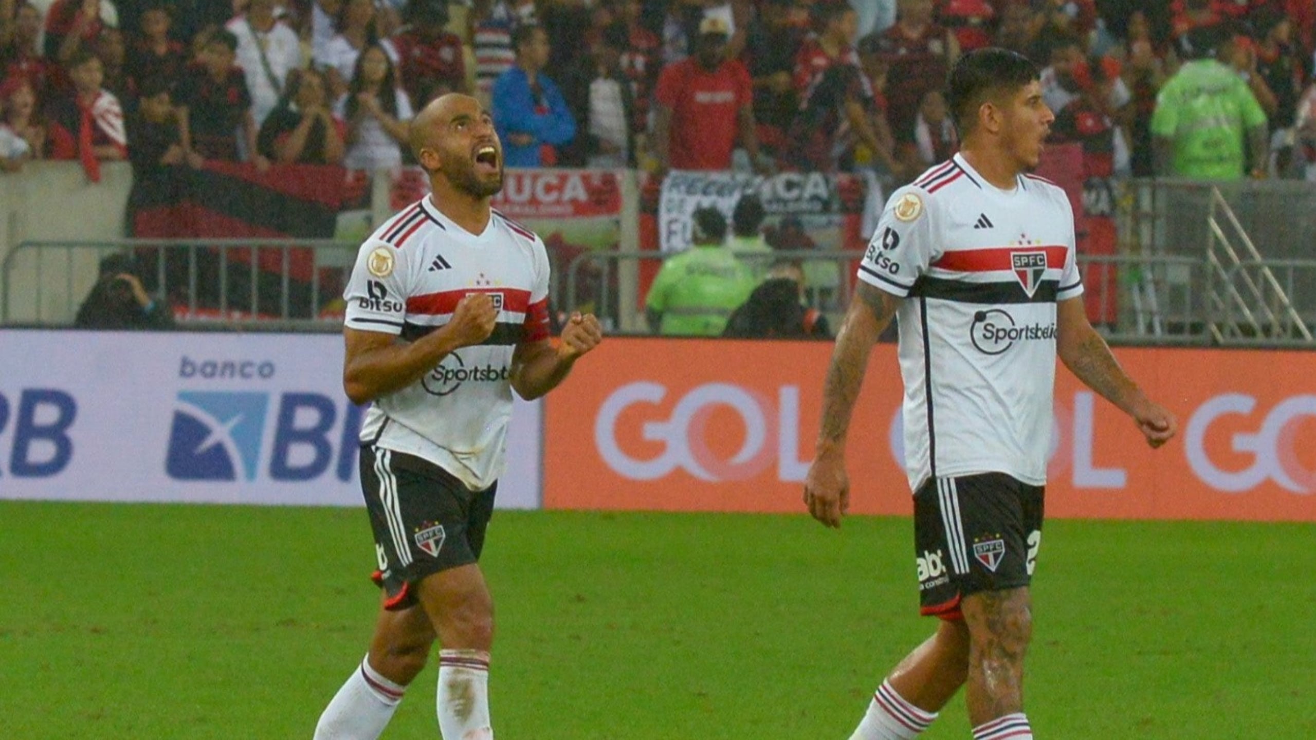 Flamengo volta a jogar mal, mas &eacute; salvo por p&ecirc;nalti no fim contra o S&atilde;o Paulo