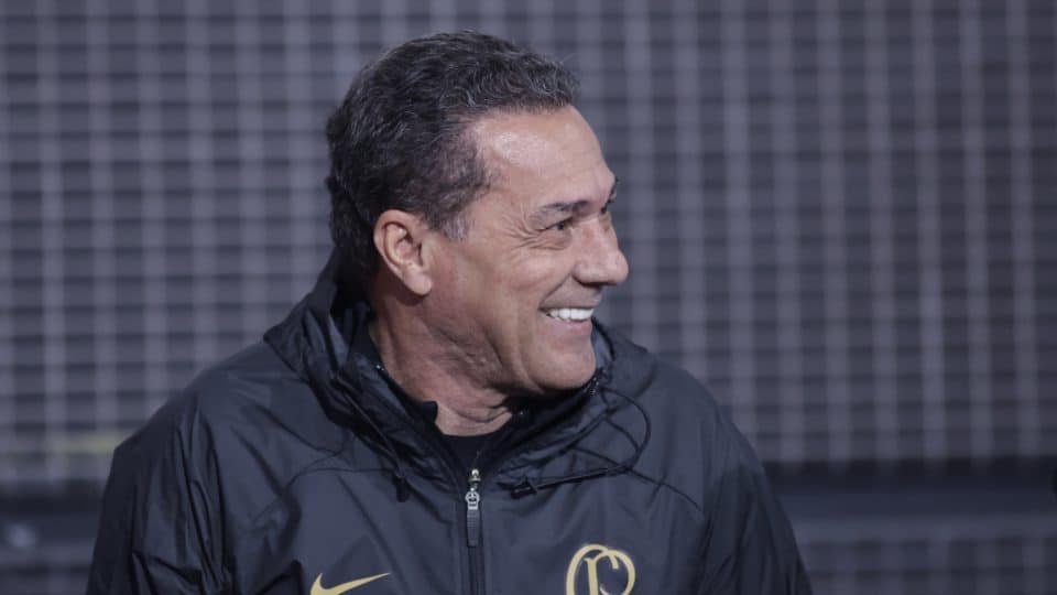 Corinthians avança na Sul-Americana, mas falas de Luxemburgo ligam sinal de alerta