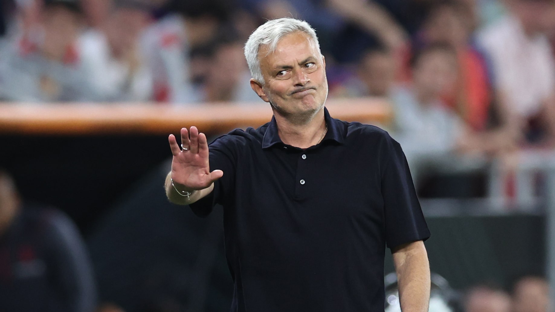 Mourinho basicamente disse que Roma precisa apostar em refor&ccedil;os com algum problema