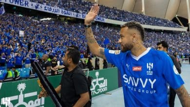 Neymar ganhou at&eacute; mosaico na apresenta&ccedil;&atilde;o, mas n&atilde;o estreou e o Al-Hilal trope&ccedil;ou