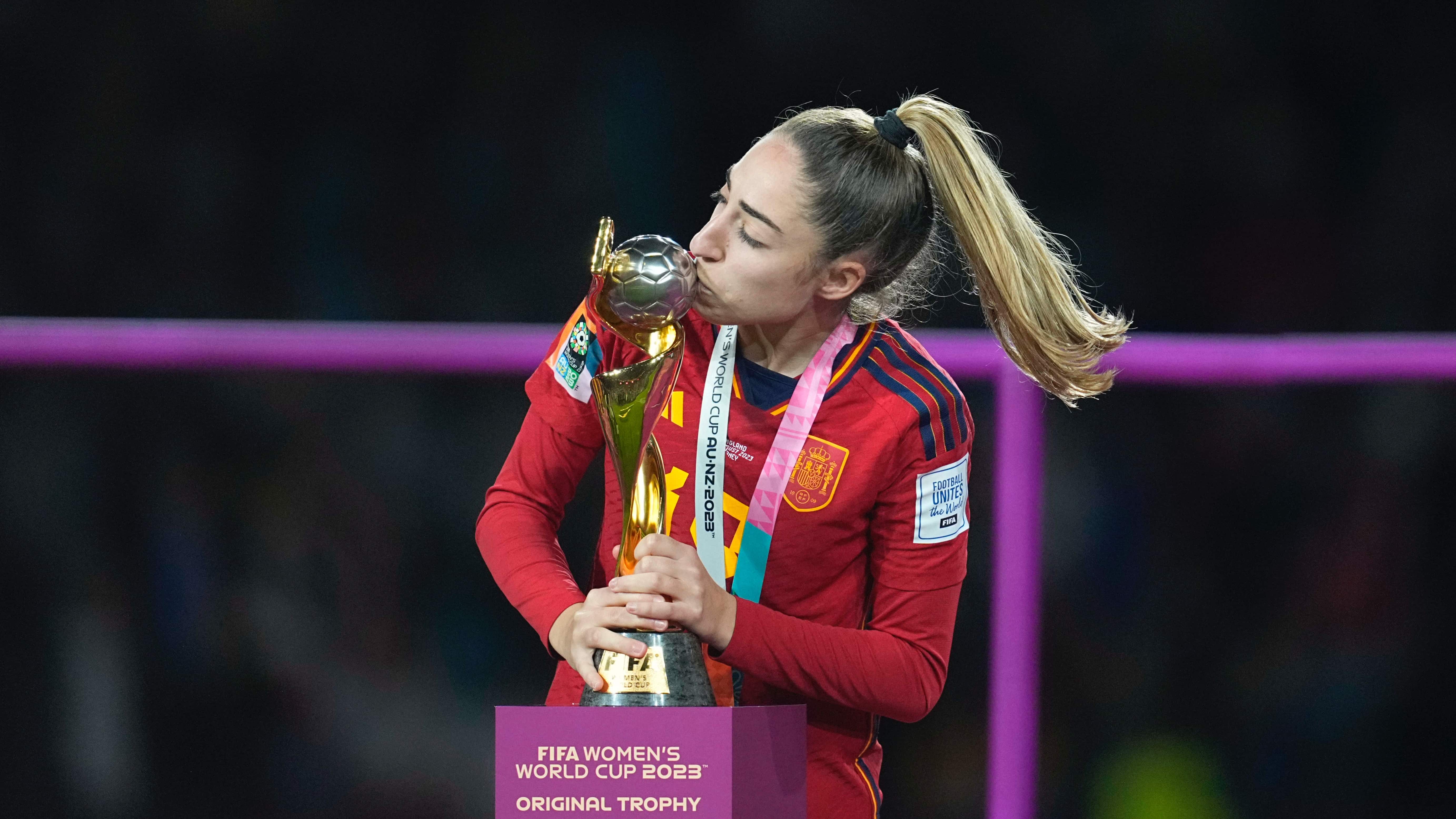 Copa Feminina: hero&iacute;na da Espanha, Carmona jogou sem saber de morte de pai