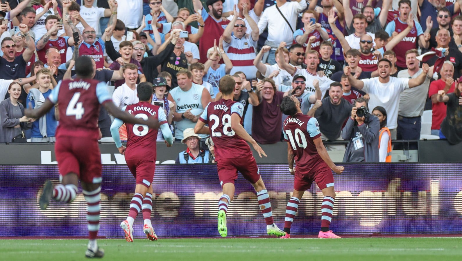 Paquet&aacute; desequilibrou, Ward-Prowse decidiu e o West Ham derrotou o Chelsea