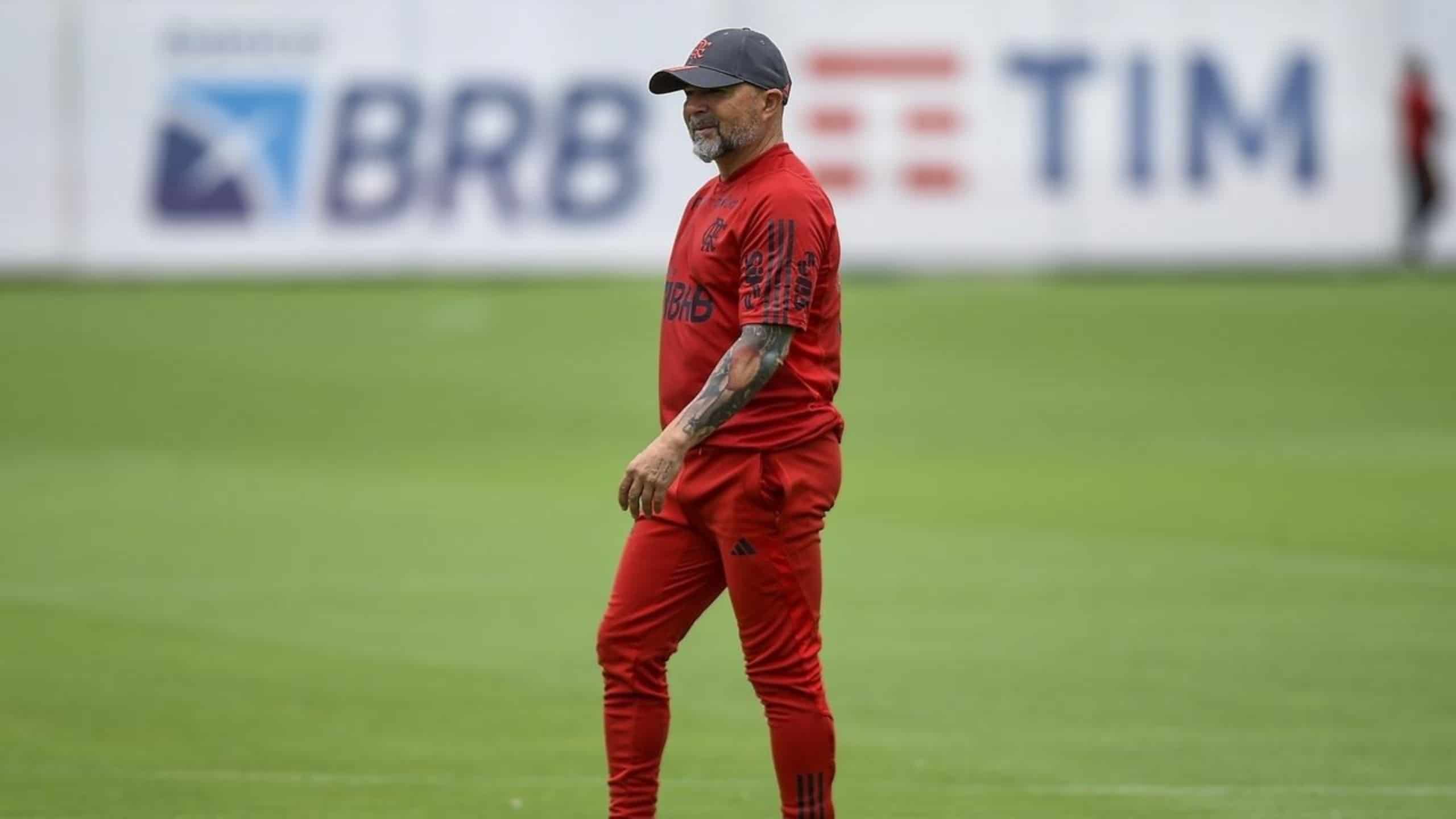 Flamengo x Olimpia: Sampaoli ganha refor&ccedil;o e define escala&ccedil;&atilde;o em treino de quinta