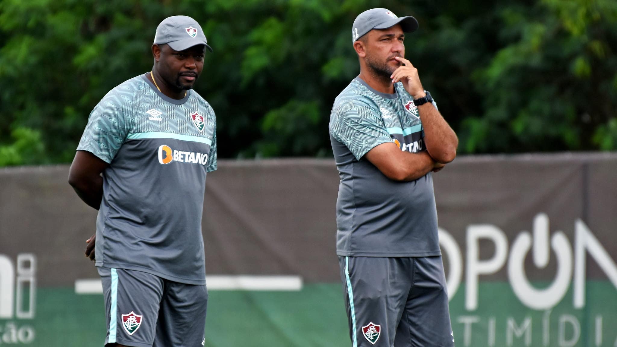 Ex-jogadores do Fluminense, Marc&atilde;o e Cadu s&atilde;o auxiliares permanentes do clube (Foto: Lucas Mer&ccedil;on/Fluminense FC)