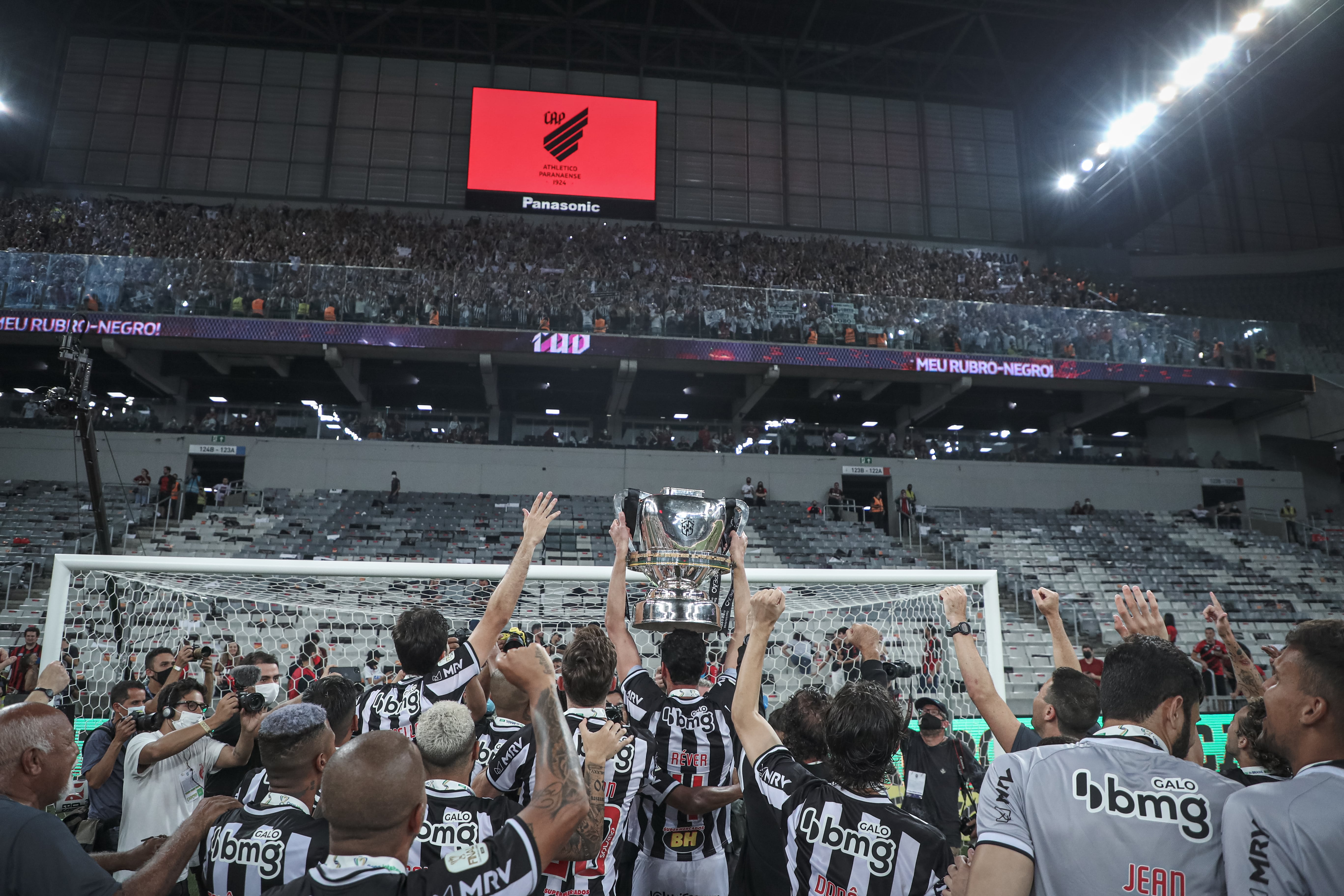 N&atilde;o cai no tapetinho! Atl&eacute;tico-MG costuma se dar bem contra o Athletico-PR na Baixada