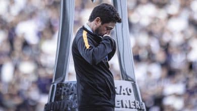 &Uacute;ltima dan&ccedil;a de Arthur Elias: t&eacute;cnico se despede da arena Corinthians com recordes
