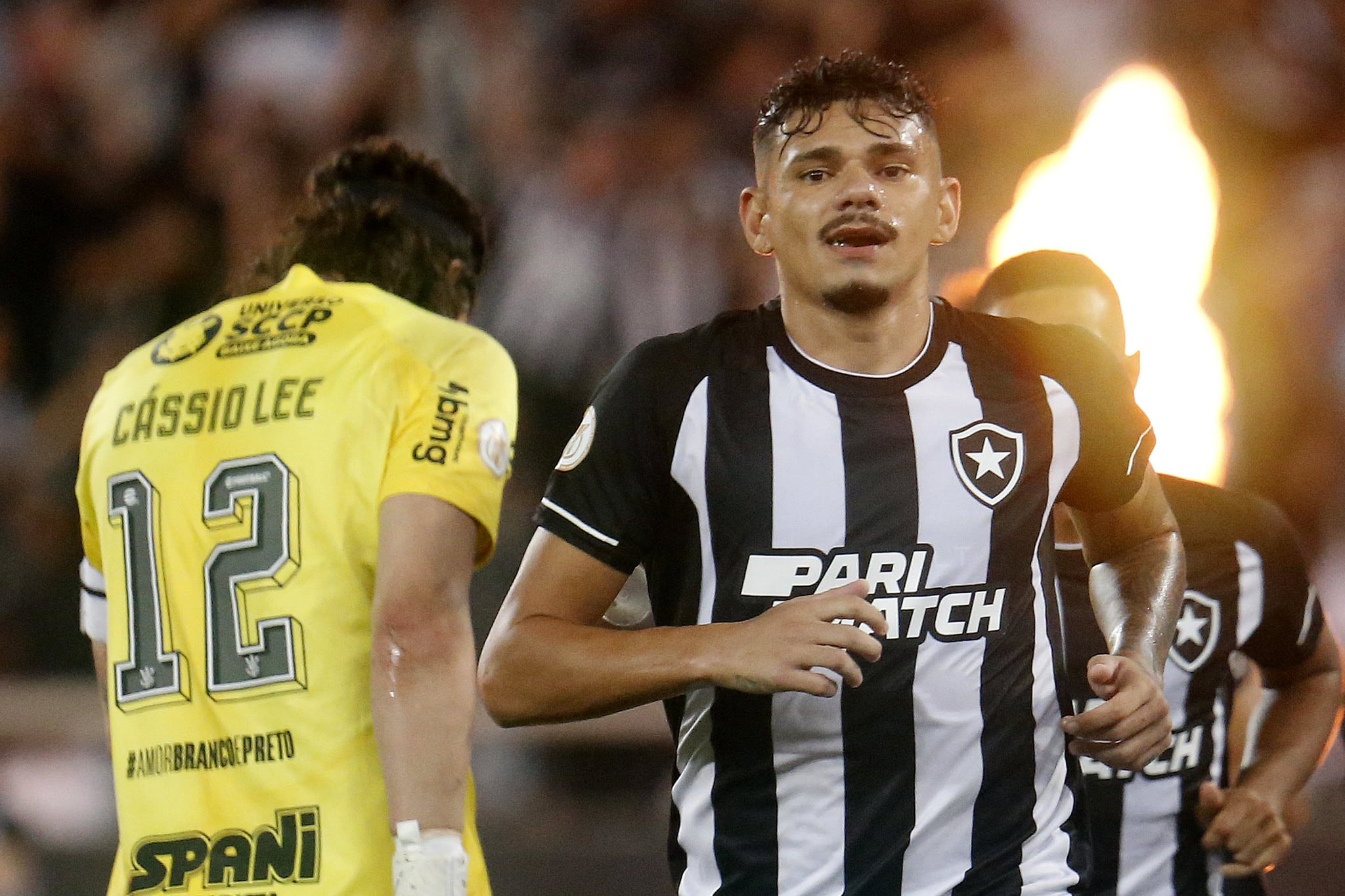 Inspirado no pr&oacute;prio Corinthians, Botafogo vai &agrave; Itaquera para espantar instabilidade