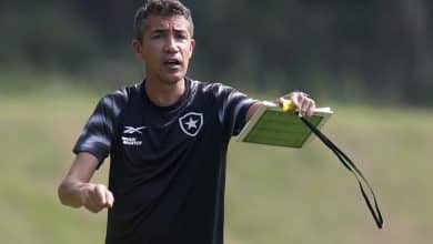 Botafogo: Bruno Lage tem problemas para resolver dentro e fora de campo
