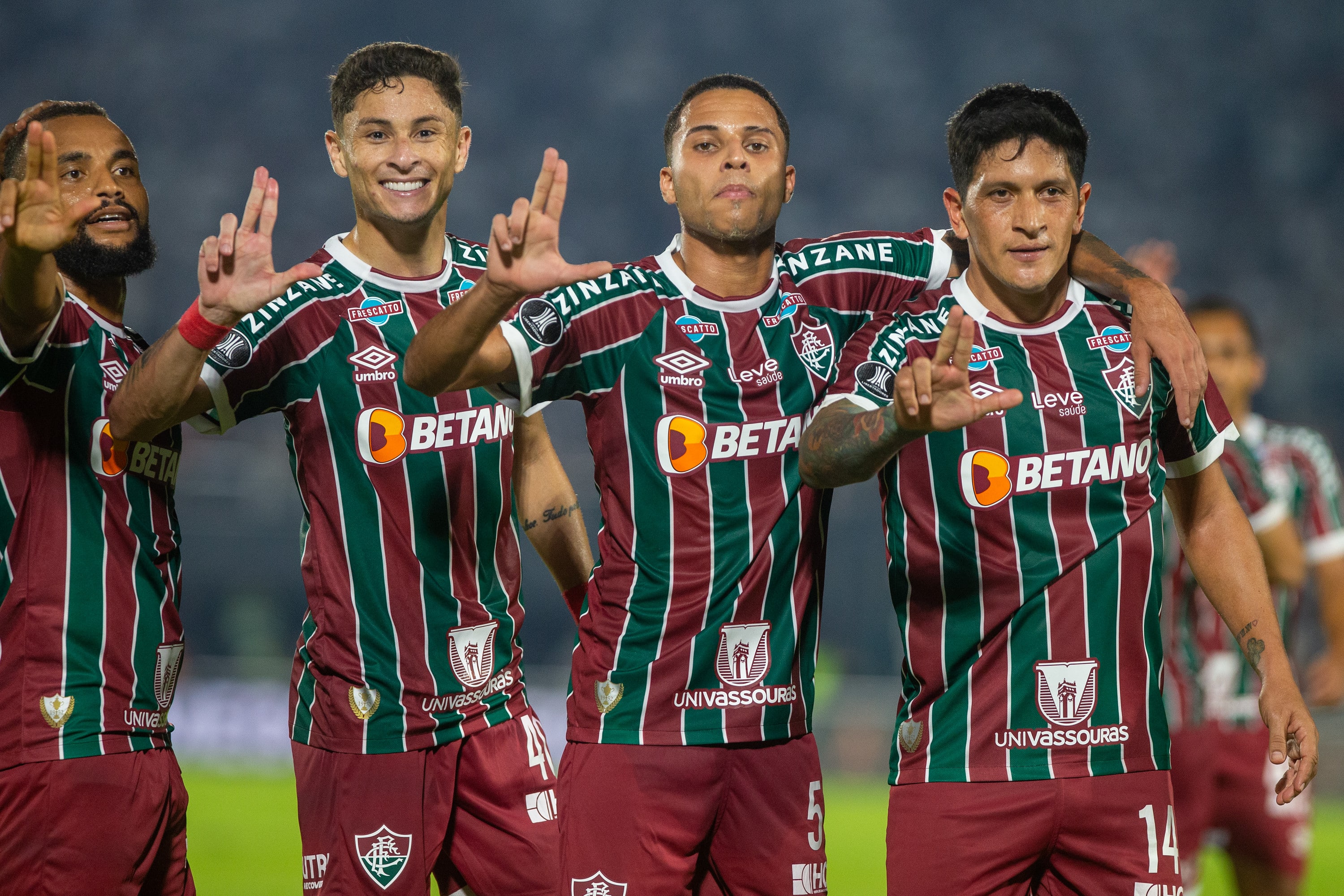 Fluminense recupera pe&ccedil;as e Diniz ter&aacute; d&uacute;vidas quando voltar da Sele&ccedil;&atilde;o