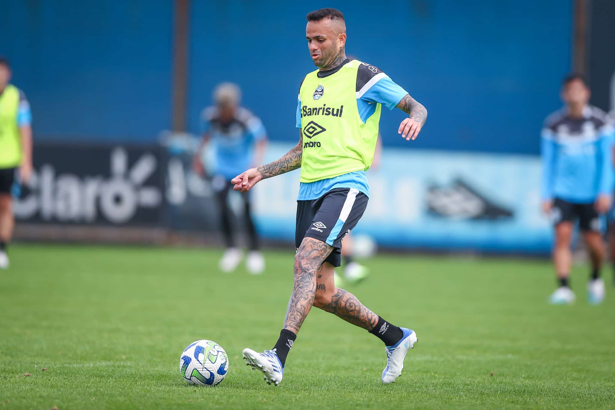 Luan parece entender chance recebida, e j&aacute; empolga torcida do Gr&ecirc;mio