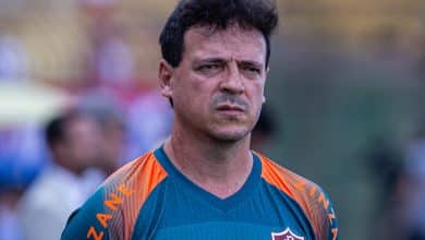 &Agrave;s v&eacute;speras de estrear na Sele&ccedil;&atilde;o, Diniz volta a criticar CBF por arbitragem e gramados