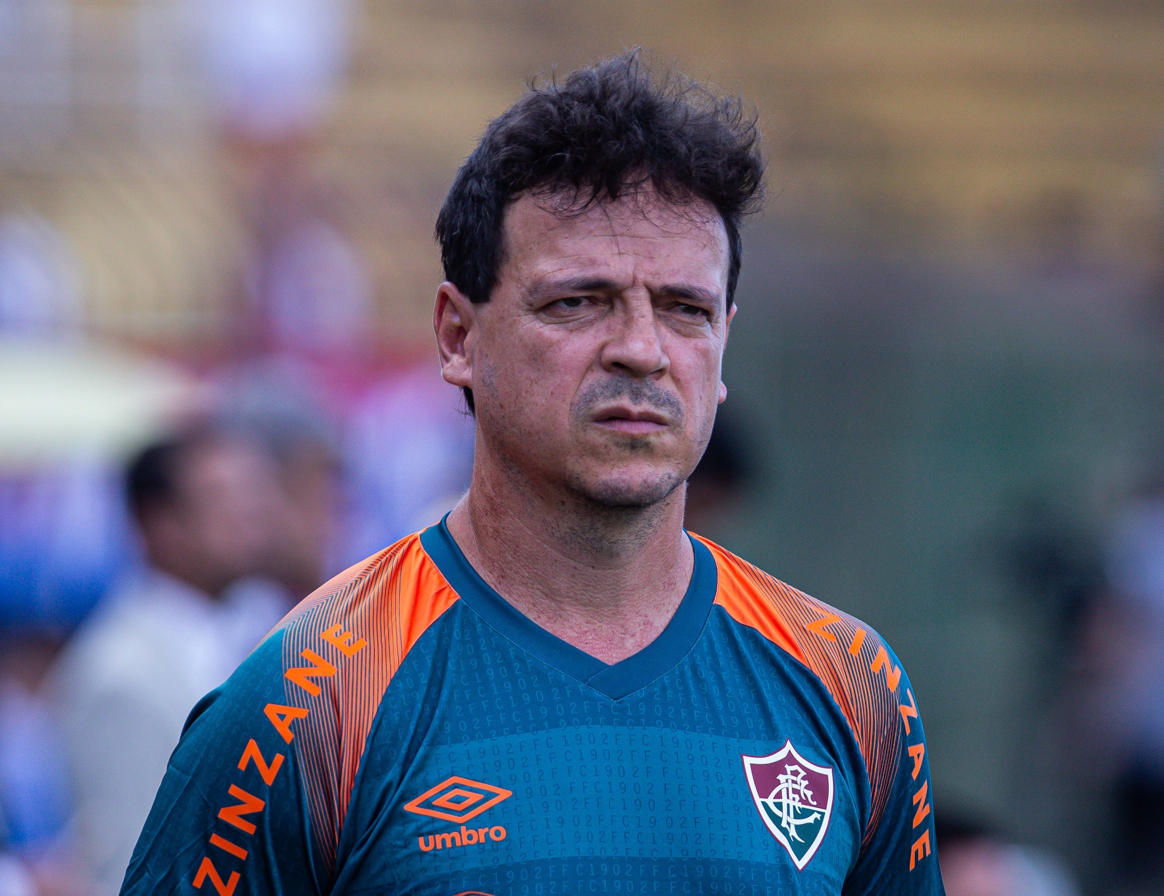 &Agrave;s v&eacute;speras de estrear na Sele&ccedil;&atilde;o, Diniz volta a criticar CBF por arbitragem e gramados