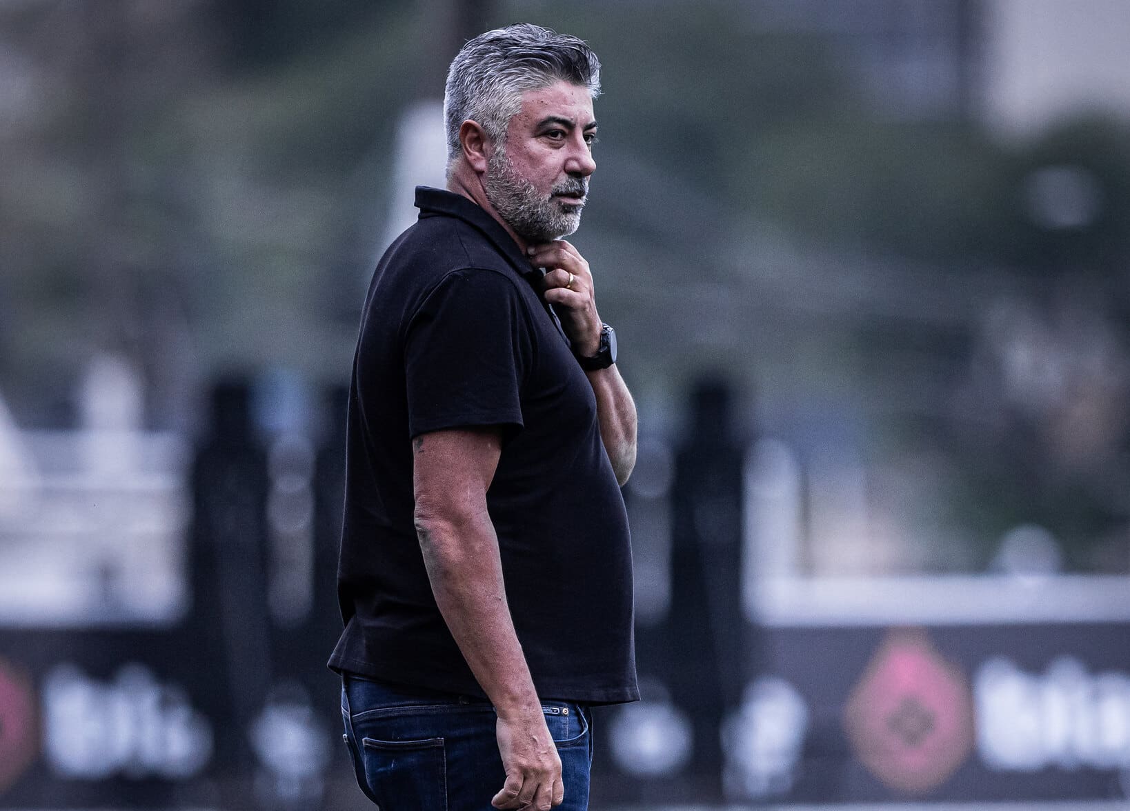 Gallo, h&aacute; quase 1 m&ecirc;s no Santos, diz que olha para o mundo todo buscando refor&ccedil;os