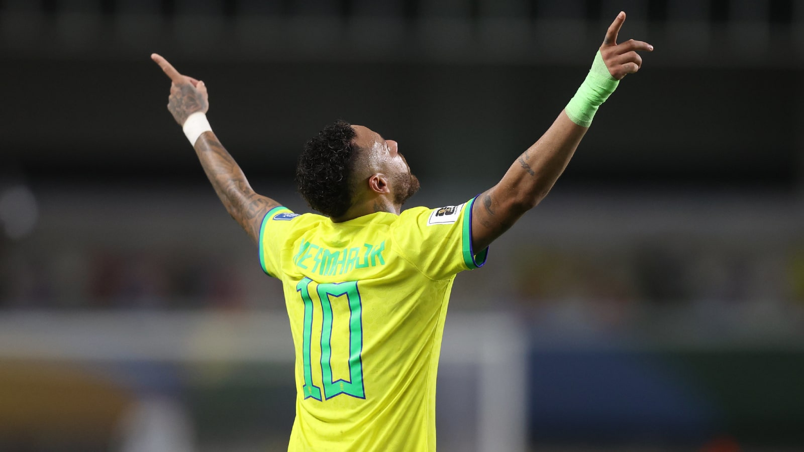 Livre para brilhar e nos bra&ccedil;os do povo: como foi a noite em que Neymar superou Pel&eacute; na Sele&ccedil;&atilde;o