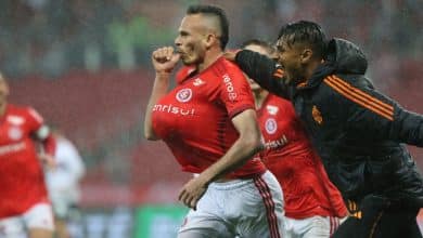 Laterais decidem em virada que quebra o jejum do Internacional e mant&eacute;m o do S&atilde;o Paulo