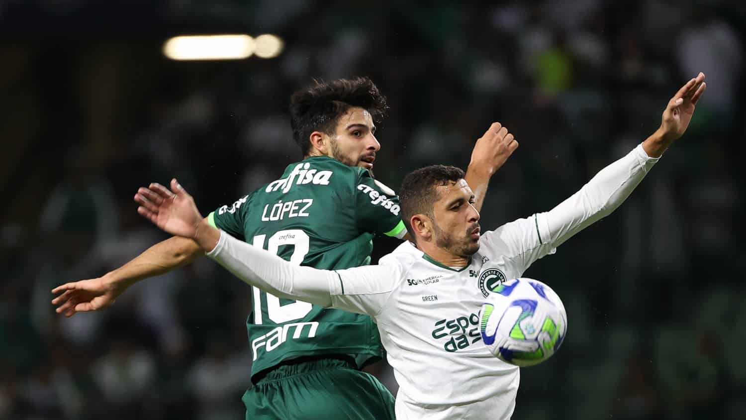 Palmeiras acha gol nos acr&eacute;scimos e salva noite de futebol pouco inspirado