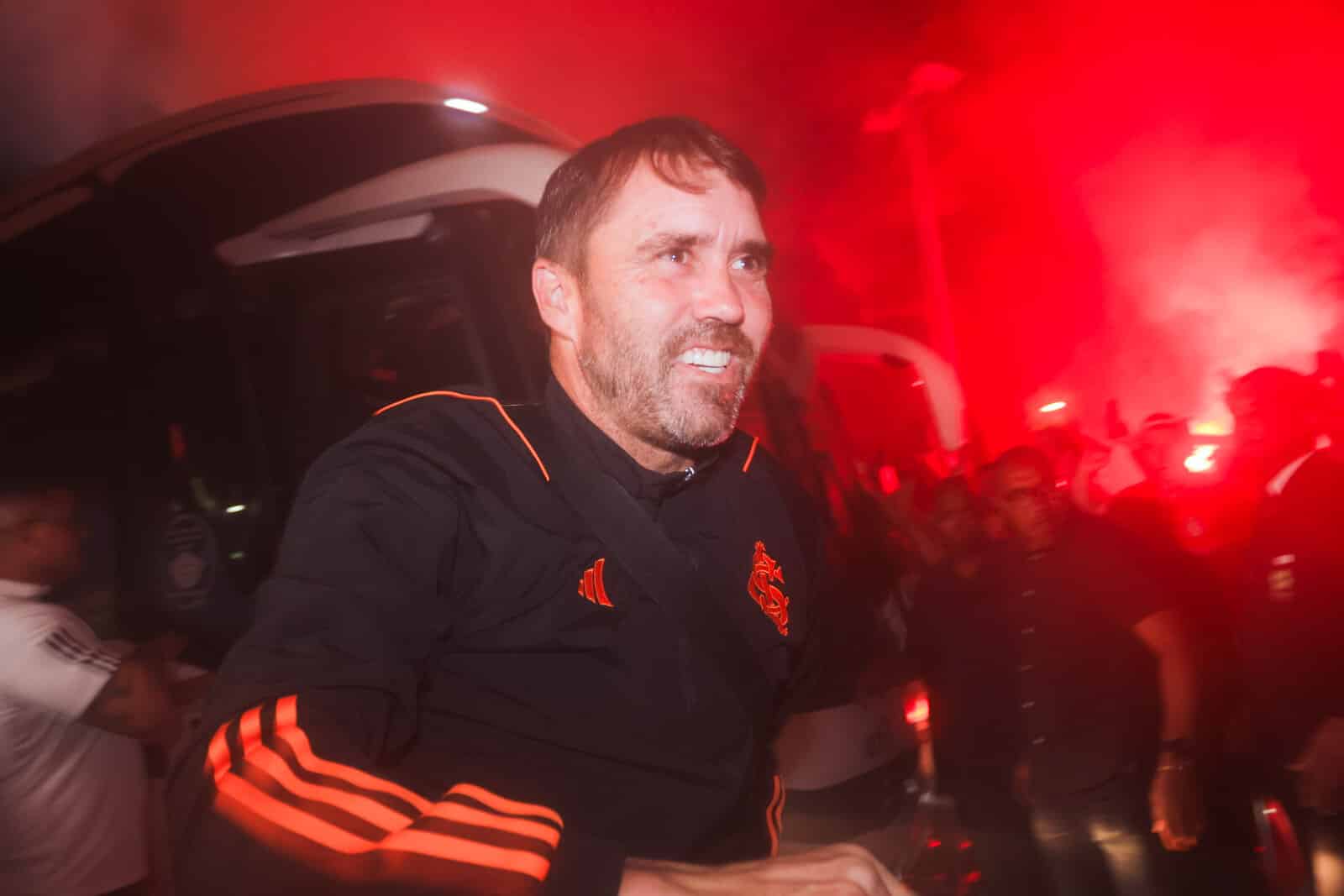 Internacional: Coudet acerta ao tentar ver copo meio cheio de empate com o Fluminense