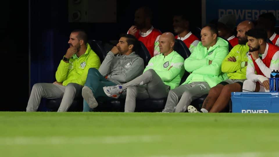 Palmeiras: nervoso, Abel Ferreira ignora jejum e escancara falta de peças