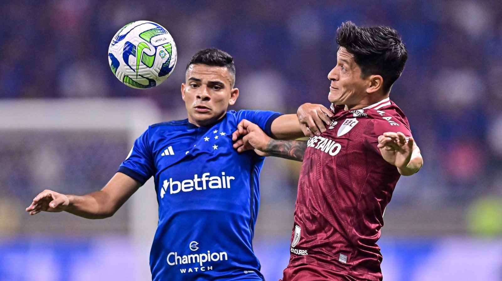 Bruno Rodrigues e Germ&aacute;n Cano disputam bola em Cruzeiro 0 x 2 Fluminense, pelo primeiro turno do Brasileir&atilde;o 2023