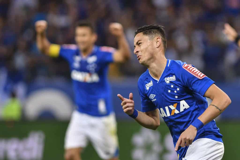 Diogo Barbosa chora ap&oacute;s marcar gol da classifica&ccedil;&atilde;o do Cruzeiro sobre o Palmeiras na Copa do Brasil de 2017