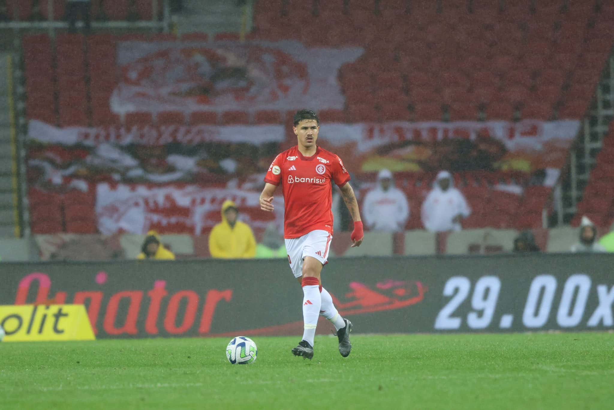 Internacional deve pagar R$ 3,6 milh&otilde;es para ficar com reserva, e n&atilde;o h&aacute; como contestar