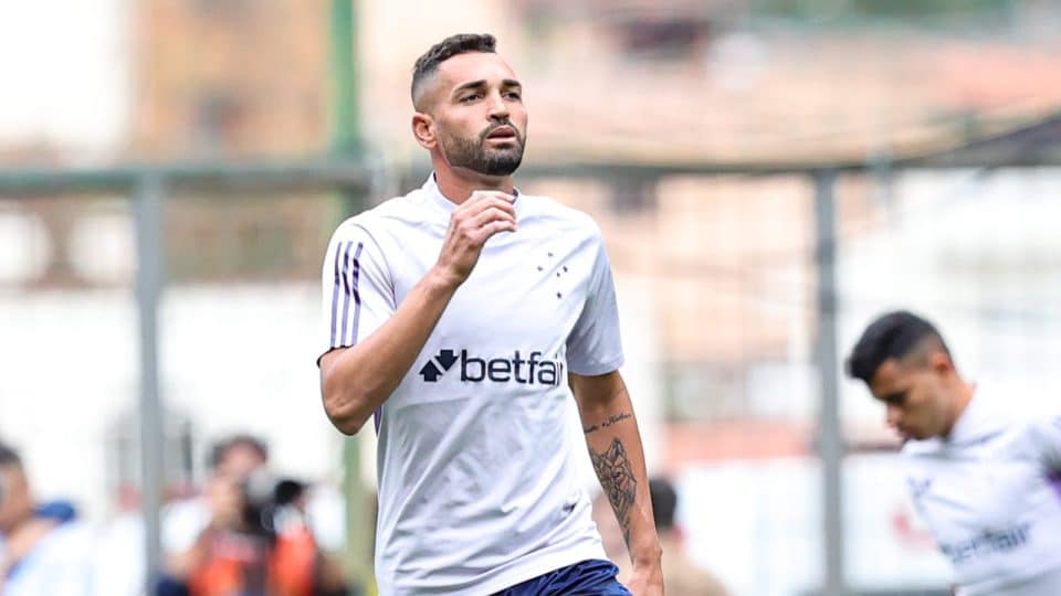 Paciência de Zé Ricardo com Gilberto dura dois jogos e mudanças devem ocorrer