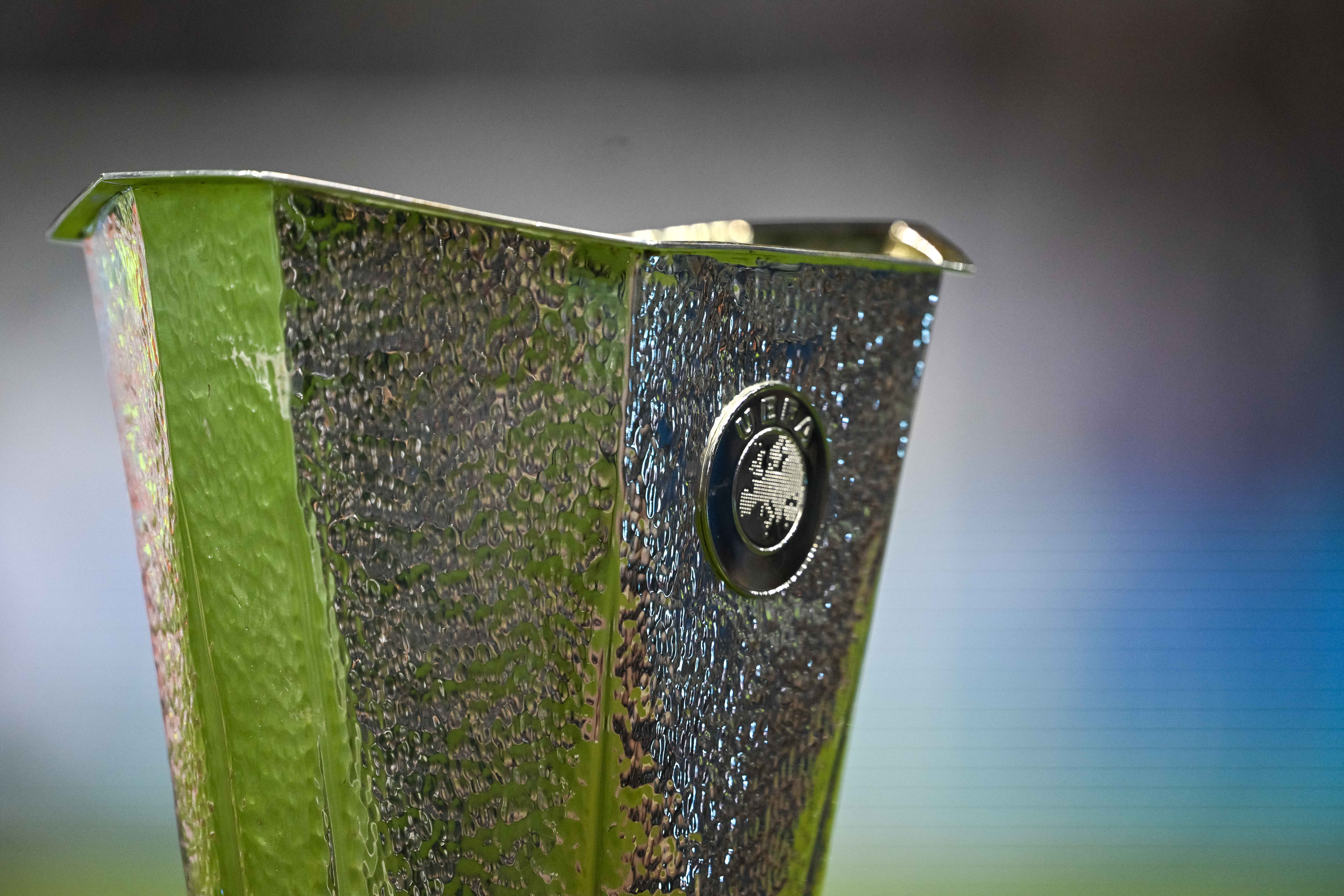 Esses s&atilde;o os grupos da Liga Europa 2023/24