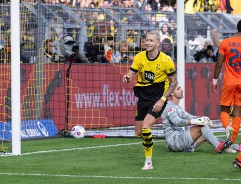 Incans&aacute;vel, Marco Reus decide em vit&oacute;ria magra do Borussia Dortmund diante do Wolfsburg