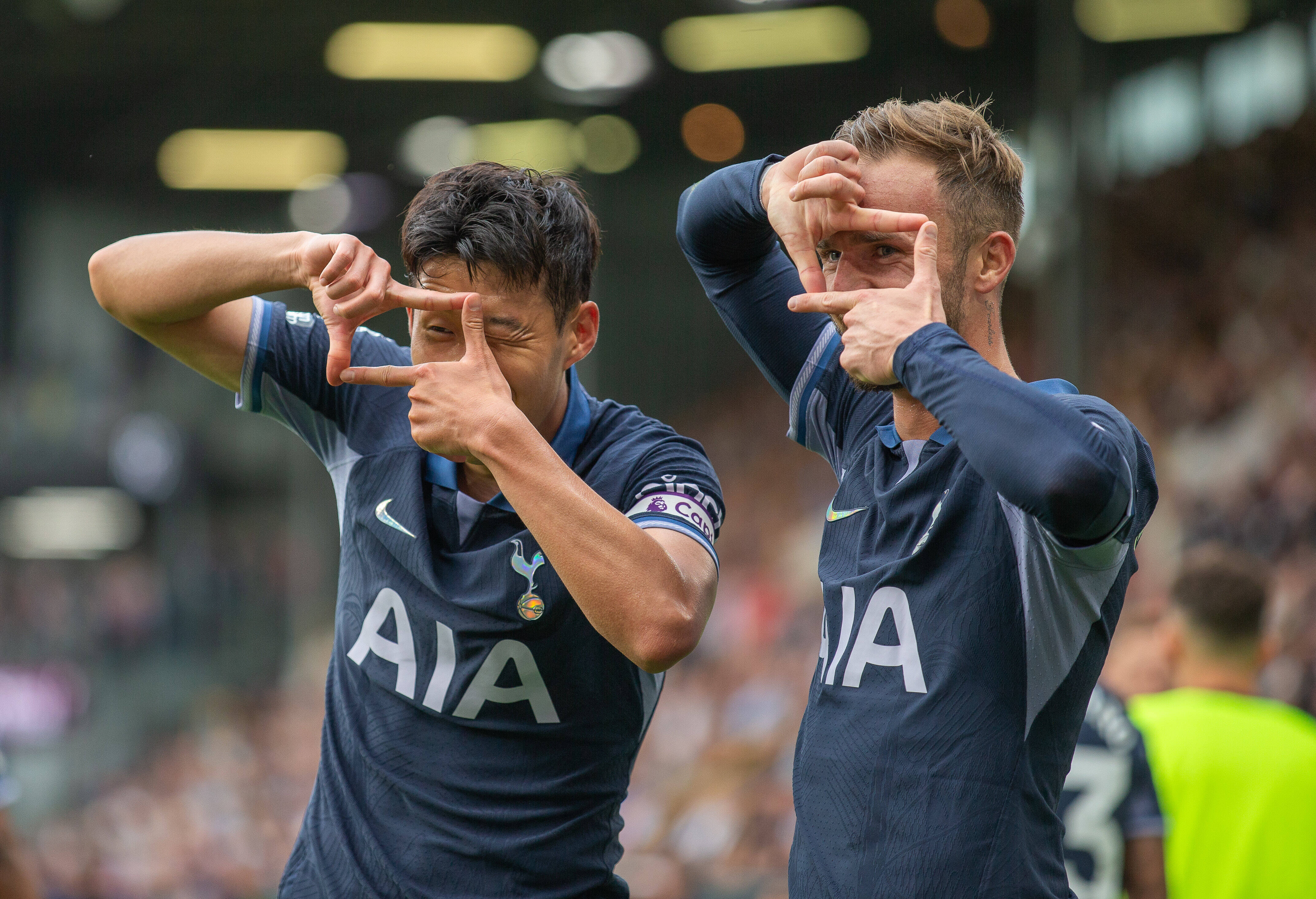 Son assumiu lugar de Kane, fez tr&ecirc;s gols e comandou goleada de um empolgante Tottenham