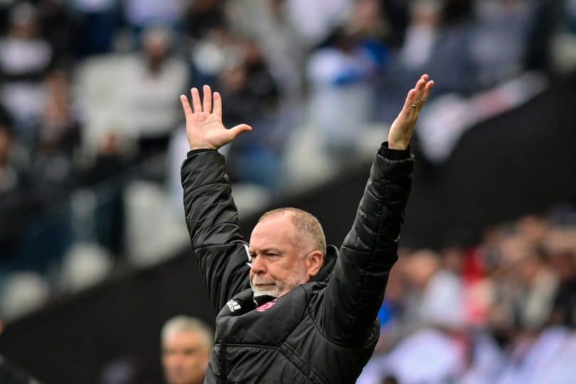 Nove anos depois, Mano Menezes volta ao comando de um Corinthians que sonha com uma final continental