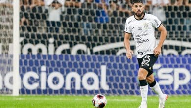 Elogiado por Luxemburgo, Bruno Mendez segue com renova&ccedil;&atilde;o travada no Corinthians
