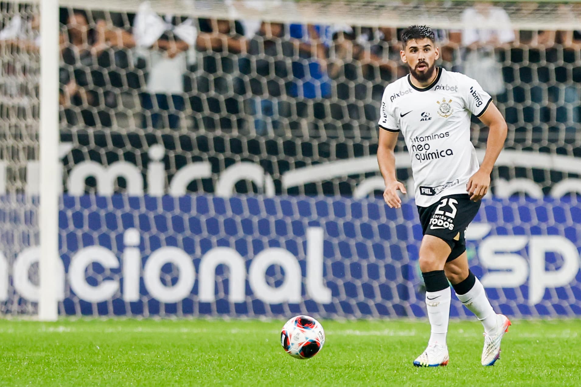 Elogiado por Luxemburgo, Bruno Mendez segue com renova&ccedil;&atilde;o travada no Corinthians