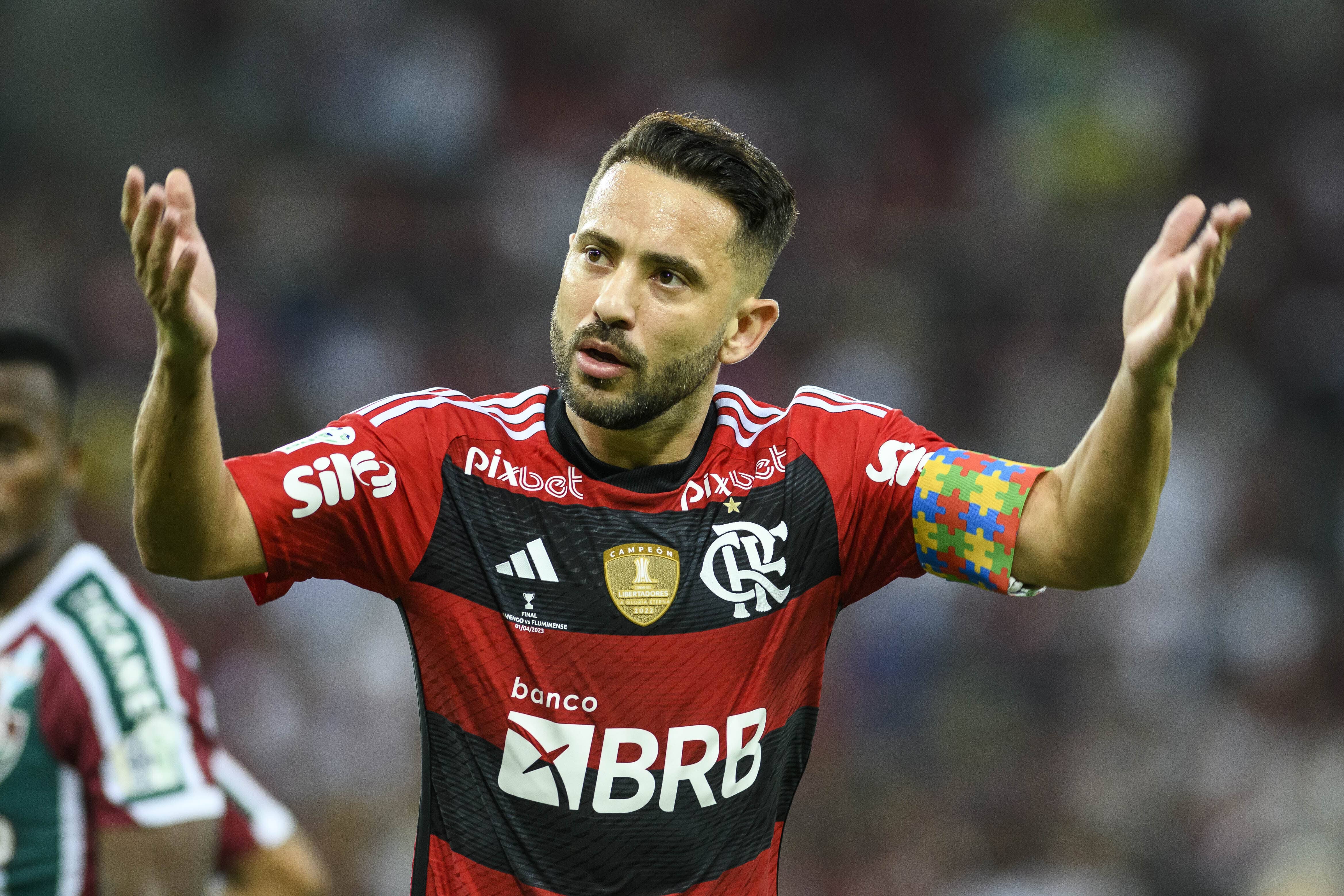 Fluminense quer &Eacute;verton Ribeiro, que vive momento de indefini&ccedil;&atilde;o&nbsp;no&nbsp;Flamengo - Foto: Icon sport