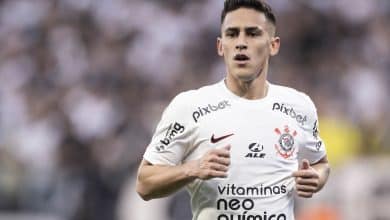 Rojas chegou para aliviar o meio-campo do Corinthians, mas ainda n&atilde;o encontrou regularidade