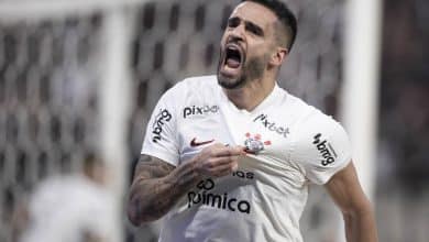 Renova&ccedil;&atilde;o por dois anos com Renato Augusto seria mesmo uma loucura?