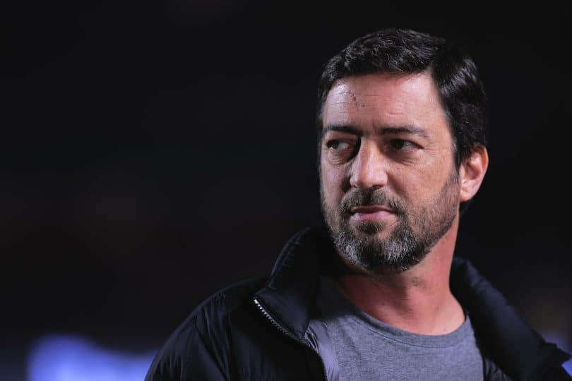 Perdida, diretoria do Corinthians elevou Mano de plano B a contrato de longo prazo em 24h