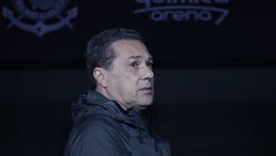 Corinthians enfrenta o Palmeiras com um questionado Luxemburgo no banco de reservas