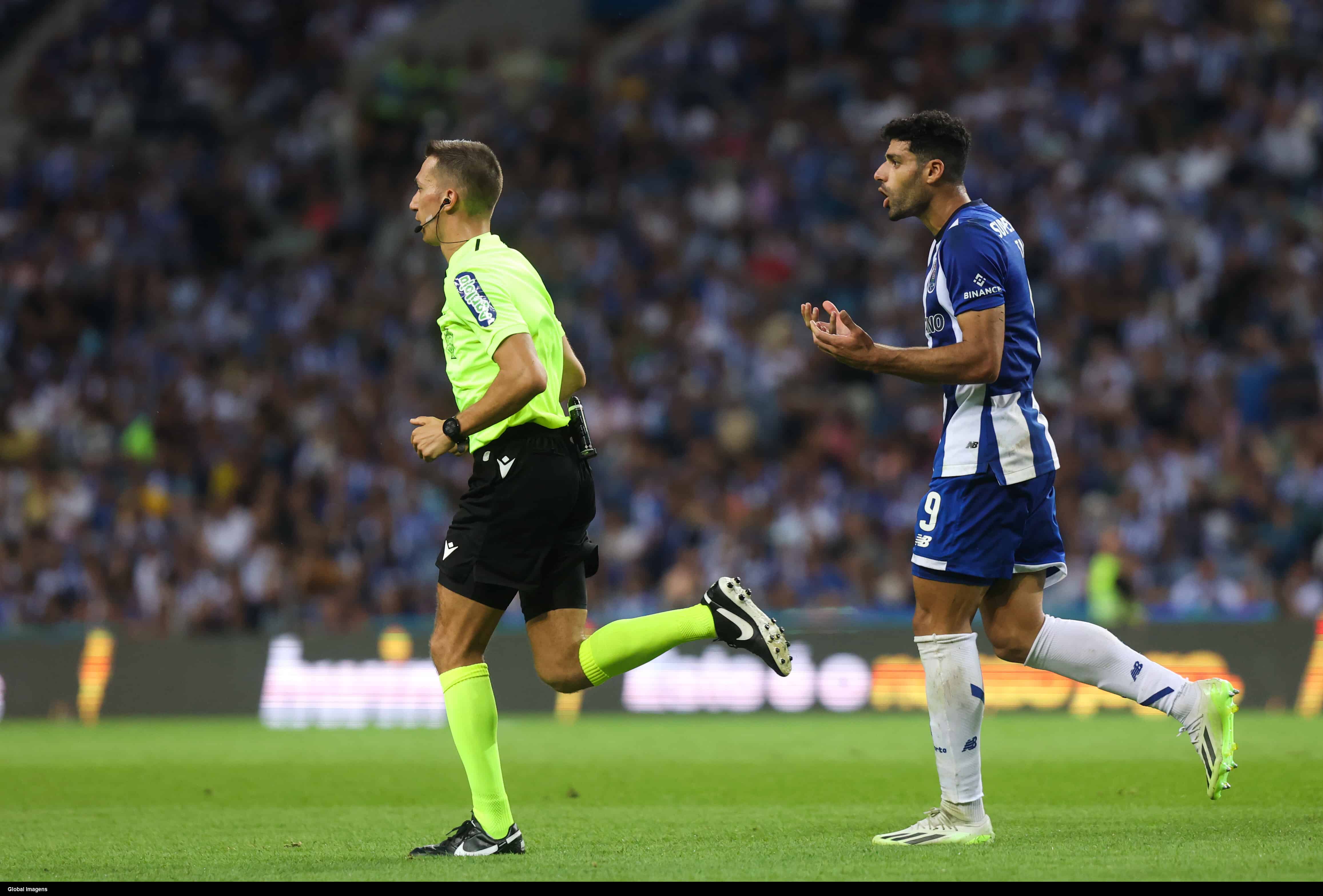 O Porto empatou aos 18 minutos dos acr&eacute;scimos de um jogo de final louco com o Arouca