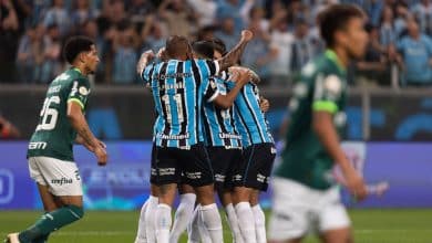 Gr&ecirc;mio faz gol cedo e segura Palmeiras para vencer e seguir no G-4