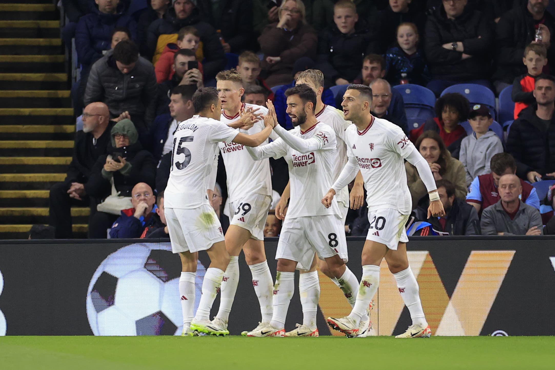 O talento de Bruno Fernandes prevaleceu e o Manchester United amenizou a crise diante do Burnley
