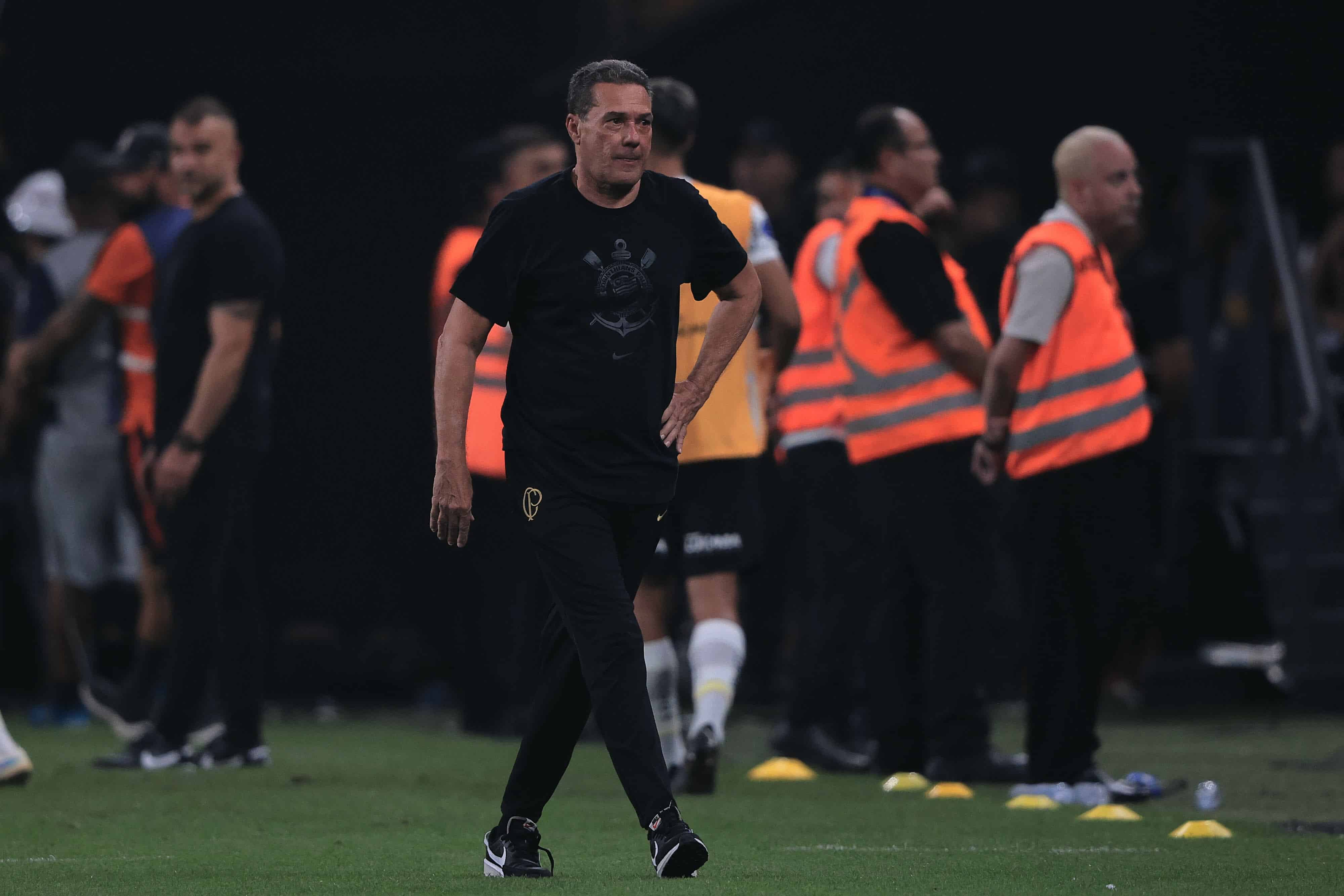 Luxemburgo avalia que time foi bem e lembra do peso da camisa do Corinthians nas decisões
