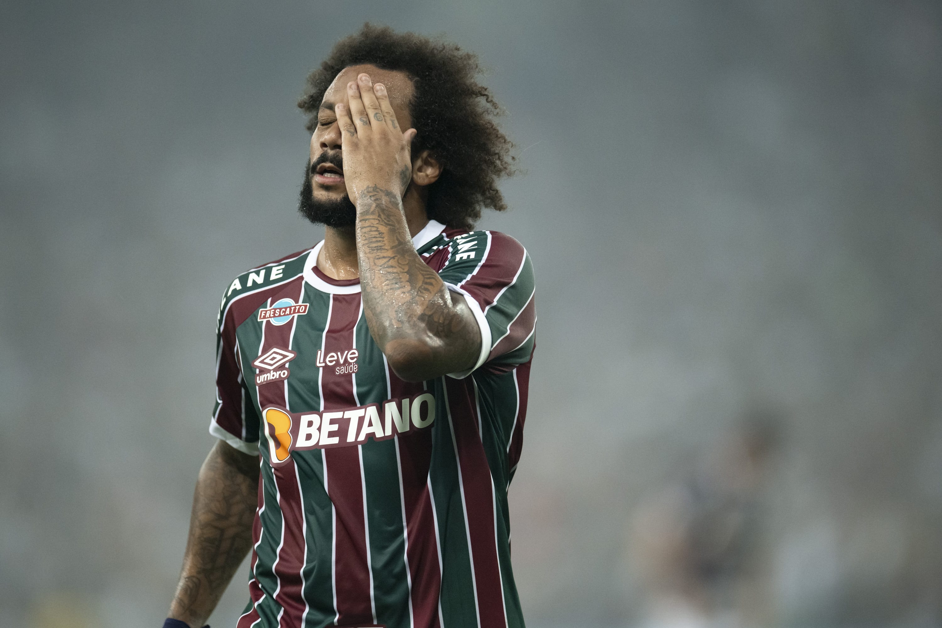 Marcelo lamenta um dos gols sofridos pelo Fluminense contra o Internacional na Libertadores - Foto: Icon sport
