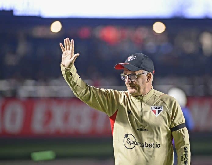 Dorival mantém corda esticada no São Paulo, mesmo após título e vitória no Majestoso