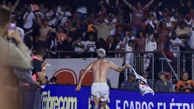 Calleri castiga o Corinthians e fecha semana perfeita do S&atilde;o Paulo com virada&nbsp;no&nbsp;Majestoso