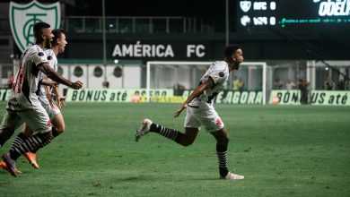 Na insist&ecirc;ncia, Vasco vence o Am&eacute;rica-MG com gol no fim e deixa a zona do rebaixamento