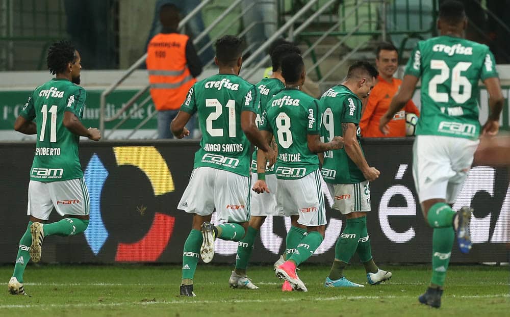 Jogadores do Palmeiras celebram gol de Willian Bigode que empatou partida