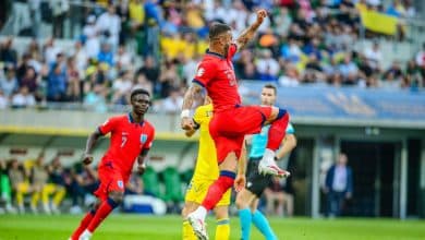 &ldquo;Melhor lateral direito do mundo&rdquo;, Walker precisou ser convencido duas vezes a n&atilde;o se aposentar