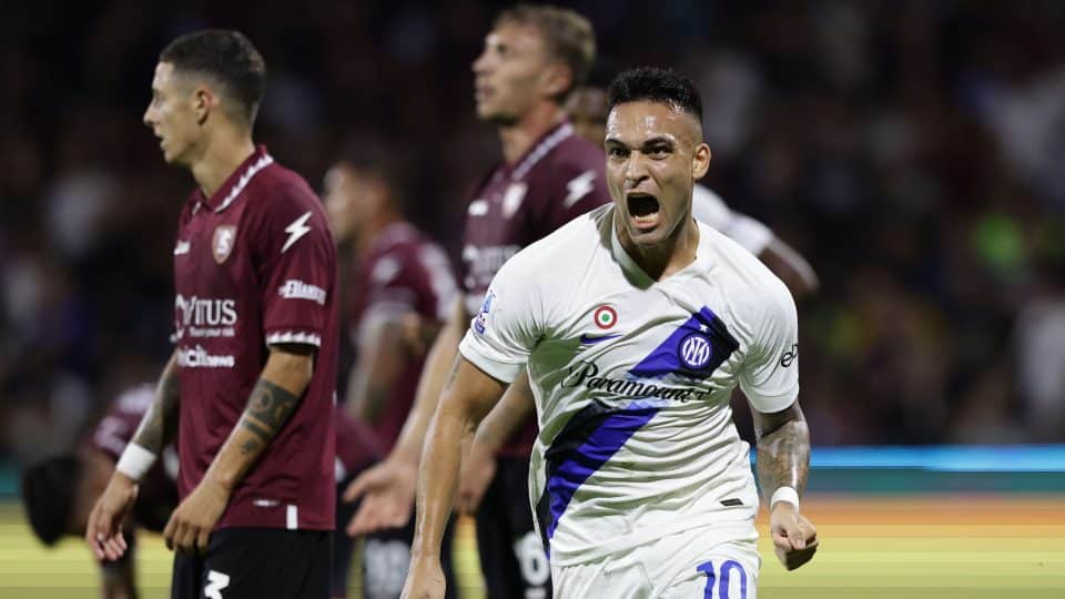 Lautaro sai do banco para destruir a Salernitana com quatro gols e manter a Inter na liderança