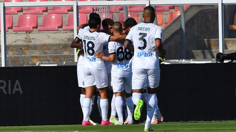Napoli nem precisou de força total para golear com facilidade o Lecce