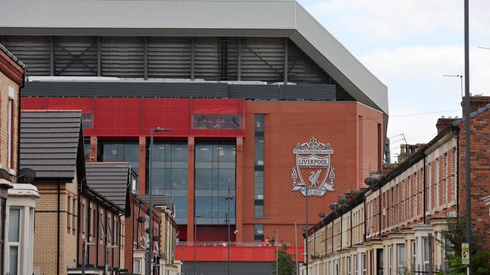 Donos do Liverpool vendem ações minoritárias para empresa de investimentos americana